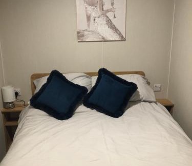 Walton on the Naze Other | Modern 3 bedroom caravan near the beach