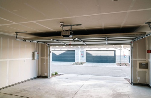 Clovis House | Modern 3-bedroom 2-bath townhome, perfectly balancing comfort and accessibility.
