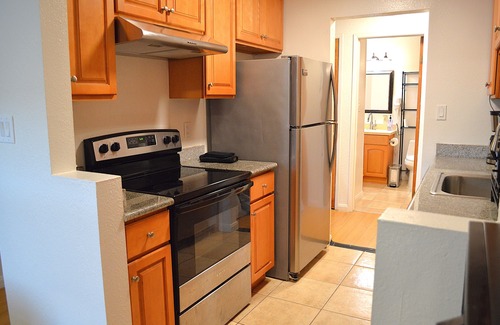 Albany Apartment | Modern 3-Bedroom 2 Bathroom Suite with AC, Perfect for Family and Work Group