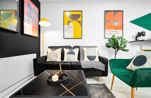 Edgbaston Apartment | Modern 3 Bedroom Apartment - Terrace - Near City Centre - WiFi - Smart TV 1MR