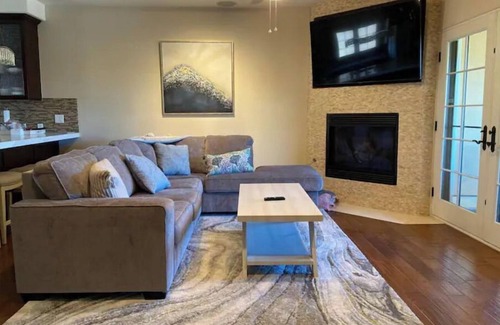 Oxnard Shores House | Modern 3-Bedroom beach townhome