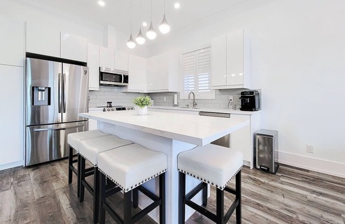 Niagara Falls House | Modern 3 Bedroom House in Niagara Falls