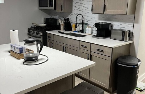 Bronzeville Apartment | Modern 3 Bedroom Close to Downtown Chicago