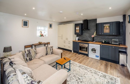 Huddersfield House | Modern 3 Bedroom Cottage 5 mins From Town centre