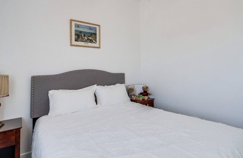 Lincoln Acres House | Modern 3-Bedroom Home 15-min to SD Downtown w Free Laundry, Wi-Fi and a Crib