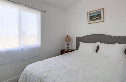 Lincoln Acres House | Modern 3-Bedroom Home 15-min to SD Downtown w Free Laundry, Wi-Fi and a Crib