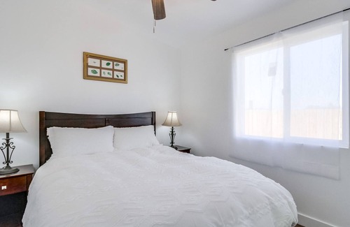 Lincoln Acres House | Modern 3-Bedroom Home 15-min to SD Downtown w Free Laundry, Wi-Fi and a Crib