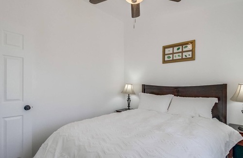 Lincoln Acres House | Modern 3-Bedroom Home 15-min to SD Downtown w Free Laundry, Wi-Fi and a Crib