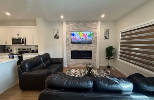 Regina House | Modern 3 - bedroom house in The Greens - East Regina.