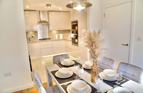 Reading House | Modern 3 bedroom house in Reading with Garden & Free Parking