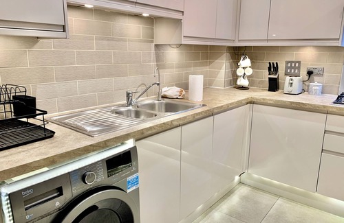 Reading House | Modern 3 bedroom house in Reading with Garden & Free Parking