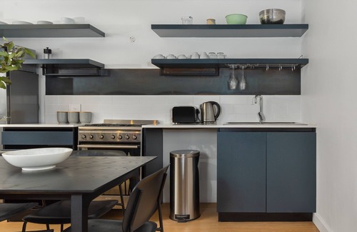 Schotsche Kloof Apartment | Modern 3-Bedroom in the Heart of Bo-Kaap - Netflix