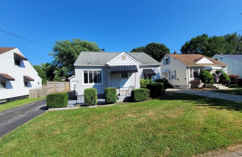 Buffalo House | Modern 3 Bedroom in the city of good neighbors
