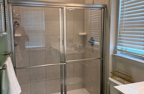 Brooklyn Park House | Modern 3-Bedroom Townhome 10 Mins from BWI, 11 Mins to Ravens & Orioles Stadiums