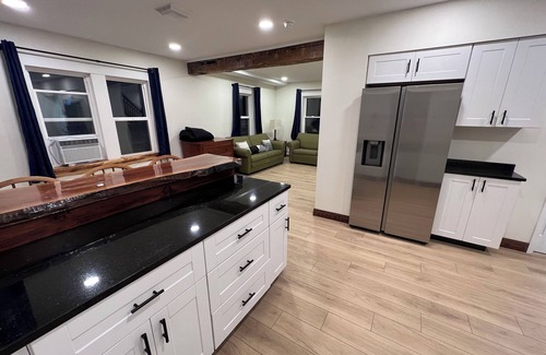 State College House | Modern 3 Bedroom House, walkable to downtown State College