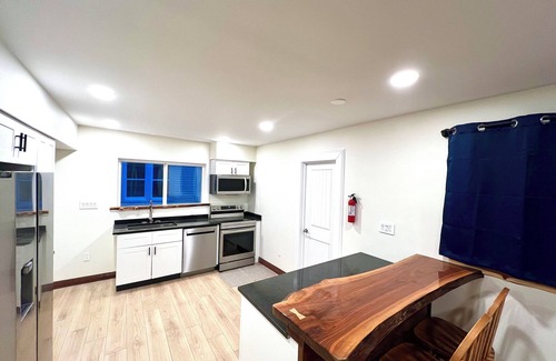 State College House | Modern 3 Bedroom House, walkable to downtown State College
