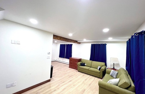 State College House | Modern 3 Bedroom House, walkable to downtown State College