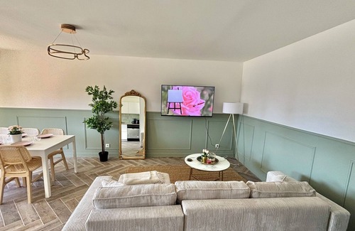 Saint-Augustin Apartment | Modern 3 bedrooms, train, tramway, airport