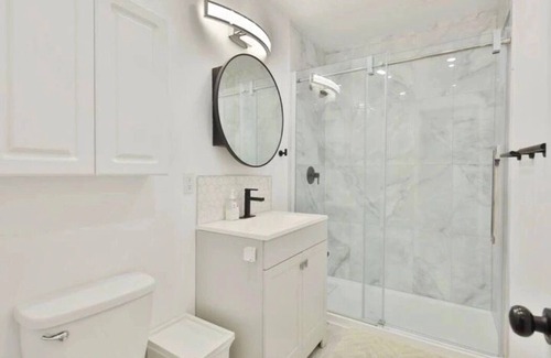 Cote-Saint-Paul Apartment | Modern 3-BR Home Free Parking Monthly Stay Welcome