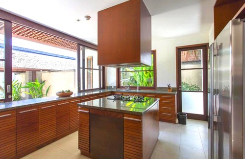 Seminyak Villa | Modern 3 BR Private Pool Villa #Z2