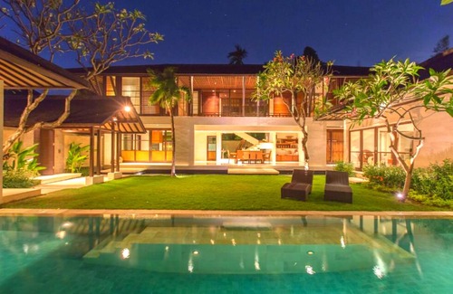 Seminyak Villa | Modern 3 BR Private Pool Villa #Z2