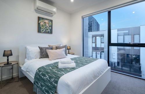 Port Melbourne House | Modern 3-level Townhouse FreeParking
