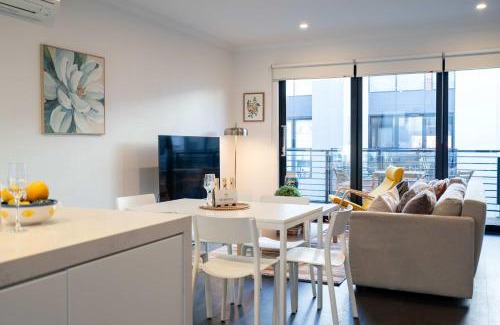 Port Melbourne House | Modern 3-level Townhouse FreeParking