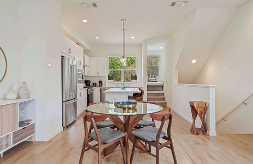 Sacramento House | Modern 3-Level 3BR/3BA Gem in West Sac