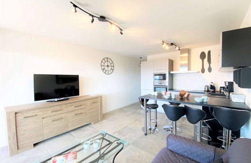 Pietrosella Apartment | Modern 3-Room Apartment with Terrace - Sleeps 6