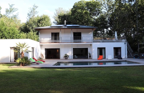 Azur Villa | Modern 350m² luxury villa, close to beaches, lake and golf courses