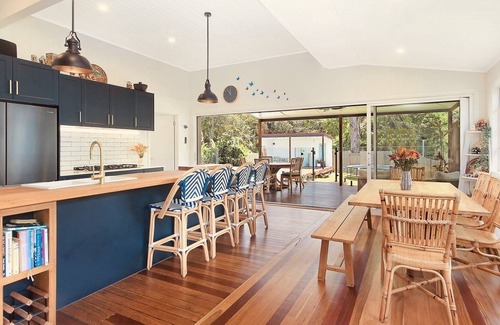 Burringbar House | Modern 3bd home close to town W/pool & WI-FI