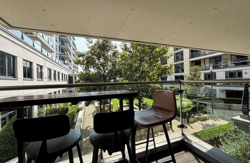 Sands End Apartment | Modern 3BD with Private Balcony, Imperial Wharf