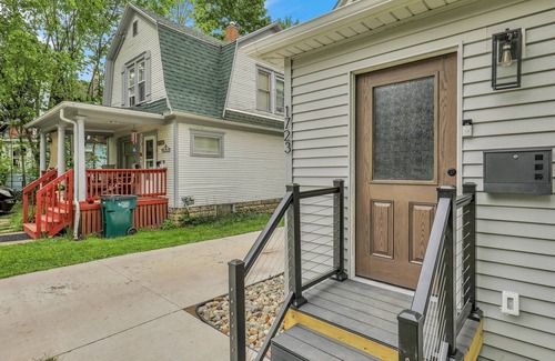 Lansing House | Modern 3BDRM Near Downtown & MSU