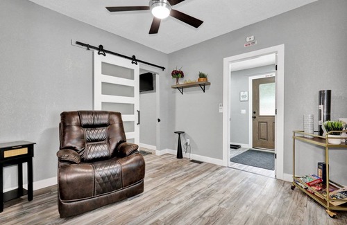 Lansing House | Modern 3BDRM Near Downtown & MSU