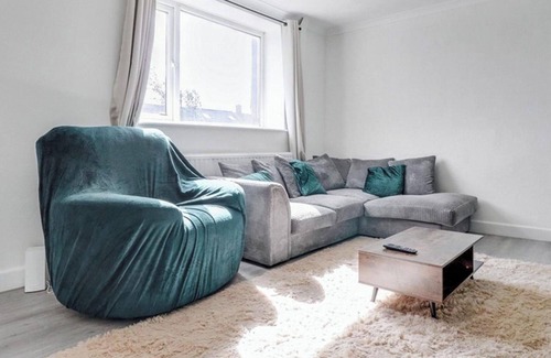 Hainault House | Modern 3Bed Escape - Work&Relax - Free Parking