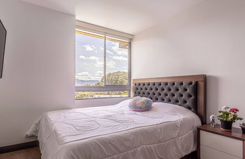 Castropol Apartment | Modern 3BR/2.5BA APT in El Poblado w/ 600+ Mbps Wifi, A/C, BBQ, Balcony + View