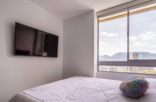 Castropol Apartment | Modern 3BR/2.5BA APT in El Poblado w/ 600+ Mbps Wifi, A/C, BBQ, Balcony + View
