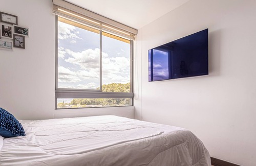 Castropol Apartment | Modern 3BR/2.5BA APT in El Poblado w/ 600+ Mbps Wifi, A/C, BBQ, Balcony + View