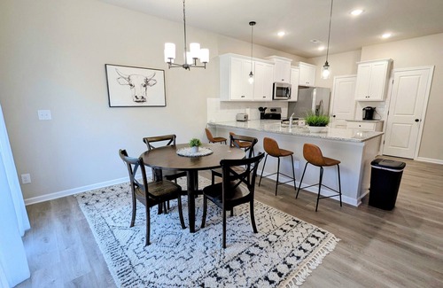 Huntersville House | Modern 3BR/2.5BA Huntersville Townhome Perfect for Remote Work & Families