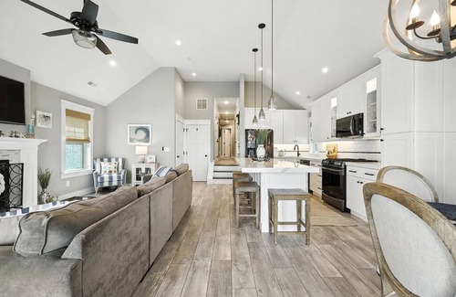 North End Condo | Modern 3BR/2BA OCNJ Condo w/Deck, Gourmet Kitchen & Boardwalk Steps