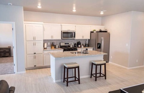 Las Cruces House | Modern 3BR 2BTH PoolTable 86INTV