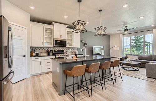 Leyden House | Modern 3BR/3BA Home w/Stunning Rocky Mtn Views