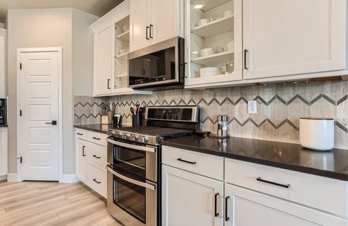 Leyden House | Modern 3BR/3BA Home w/Stunning Rocky Mtn Views