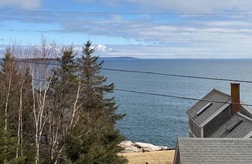 Round Pond House | Modern 3BR, 3BA with Amazing Open Atlantic View