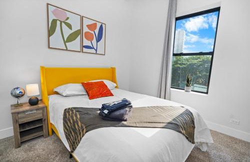 Near South Side Apartment | Modern 3BR 420-Friendly Unit Near McCormick Place, Soldier Field and Lakefront Trail