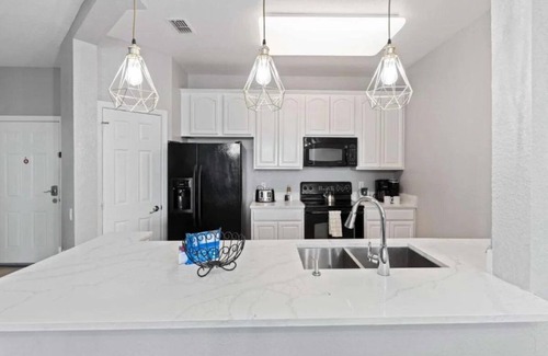Florida Central Atlantic Coast Apartment | Modern 3BR Condo at Vista Cay – Near Disney