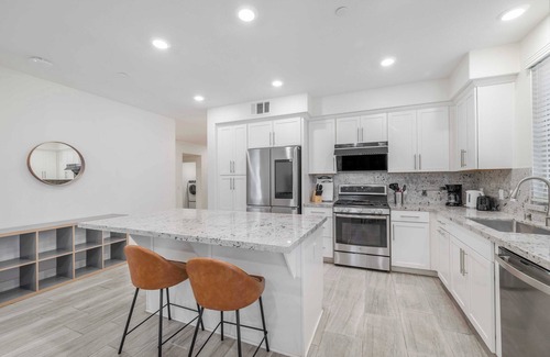 Milpitas Condo | Modern 3BR Condo in Milpitas Prime Location Smart Home & Private Balcony #42285