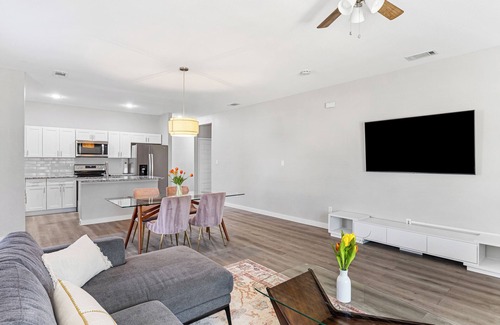 South Dallas - Fair Park House | Modern 3BR Home Downtown Dallas