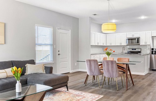South Dallas - Fair Park House | Modern 3BR Home Downtown Dallas