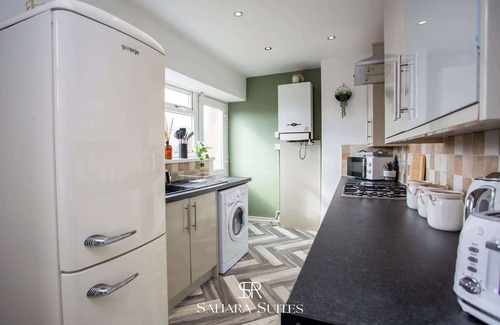 Heaton House | Modern 3BR Home Jesmond | Walk to City & Quayside